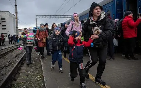 乌媒称俄试图收买乌难民，目前乌克兰局势如何？