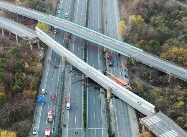 关于湖北高速桥侧翻一事，大货车老板是如何回应的？